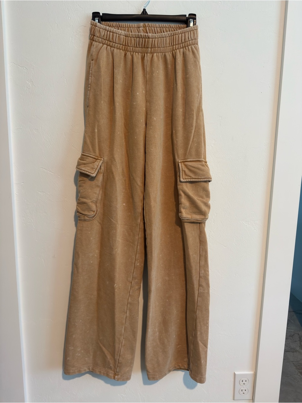 Wild Fable Distressed Look Cargo Sweatpants
Tan
XS